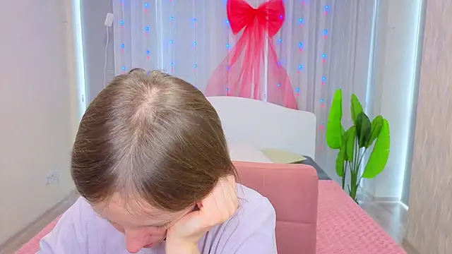 LuluChiiii online show from 12-23-25, 10:35