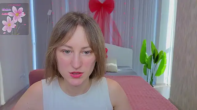 LuluChiiii online show from 02-16-26, 09:49