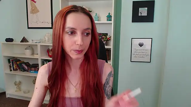 Julia Jae online show from 10-28-25, 06:39