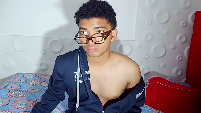 felipecams123 online show from 12-22-25, 05:21