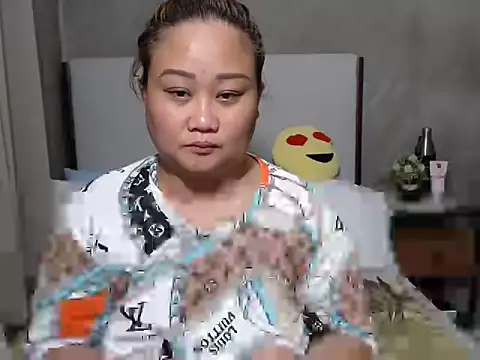 Snapshot of jengrey chatting on 08-03-26, 02:43 jengrey online show from 08-03-26, 02:43
