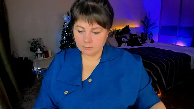 Snapshot of CrystaalStaar chatting on 12-17-25, 12:11 CrystaalStaar online show from 12-17-25, 12:11