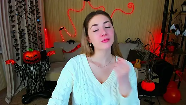 Snapshot of SensitiveSooul chatting on 10-28-25, 07:27 SensitiveSooul online show from 10-28-25, 07:27