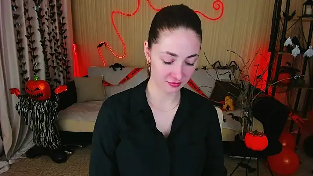 Snapshot of SensitiveSooul chatting on 10-29-25, 08:10 SensitiveSooul online show from 10-29-25, 08:10