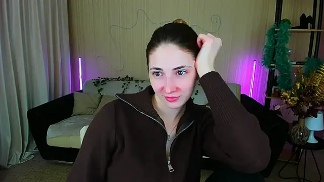 Snapshot of SensitiveSooul chatting on 11-23-25, 11:43 SensitiveSooul online show from 11-23-25, 11:43