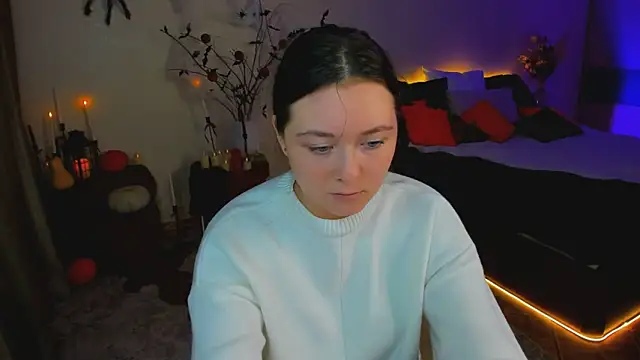 AlluringLookk online show from 10-28-25, 10:08