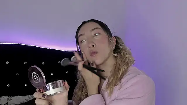 LauMiller online show from 12-21-25, 01:29