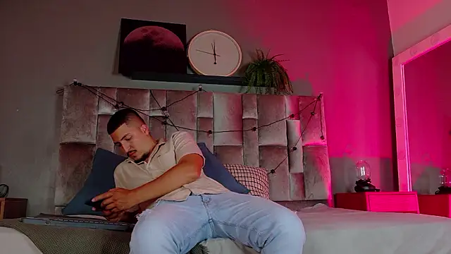 MrFox   online show from 02-26-26, 07:46