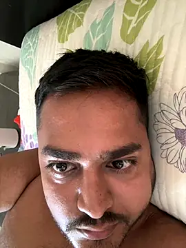 Snapshot of blrguychub chatting on 09-13-25, 04:12 blrguychub online show from 09-13-25, 04:12