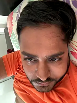 Snapshot of blrguychub chatting on 11-15-25, 06:33 blrguychub online show from 11-15-25, 06:33