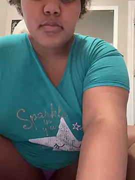 chocolate bella online show from 10-30-25, 03:02