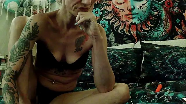 Snapshot of gypsyadventures1 chatting on 09-16-25, 06:47 gypsyadventures1 online show from 09-16-25, 06:47