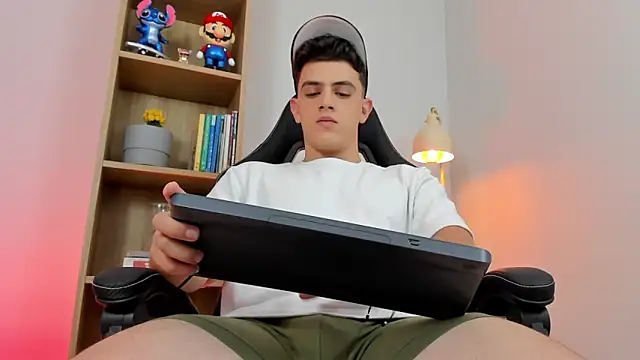 Mikecooper online show from 03-19-26, 04:38