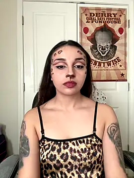 CharmingMaddie online show from 12-17-25, 04:57