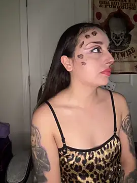 CharmingMaddie online show from 12-18-25, 05:13