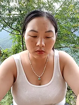 Snapshot of Love-Ly99 chatting on 09-19-25, 09:43 Love-Ly99 online show from 09-19-25, 09:43