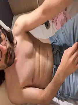 Snapshot of Frankieyyy1 chatting on 10-08-25, 02:14 Frankieyyy1 online show from 10-08-25, 02:14