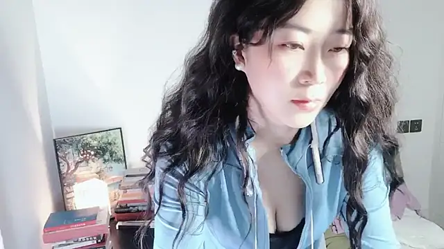 Emmaq996 online show from 10-21-25, 01:39