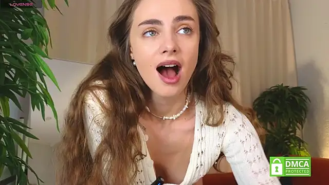 Snapshot of AliciaMellow chatting on 09-30-25, 03:33 AliciaMellow online show from 09-30-25, 03:33