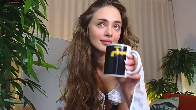 Snapshot of AliciaMellow chatting on 11-09-25, 03:38 AliciaMellow online show from 11-09-25, 03:38