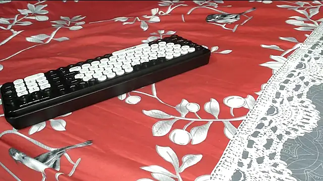 angelainparis28 online show from 09-11-25, 06:57