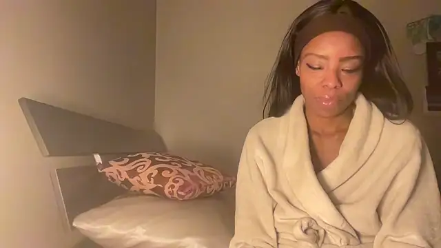 Snapshot of Peachyz69 chatting on 02-11-26, 04:06 Peachyz69 online show from 02-11-26, 04:06