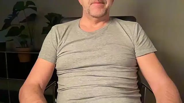 Snapshot of german9inch chatting on 12-04-25, 10:07 german9inch online show from 12-04-25, 10:07