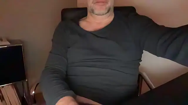 Snapshot of german9inch chatting on 12-14-25, 10:58 german9inch online show from 12-14-25, 10:58