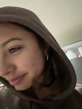 lynn9000 online show from 11-23-25, 03:17