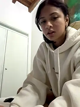 lynn9000 online show from 11-27-25, 04:03