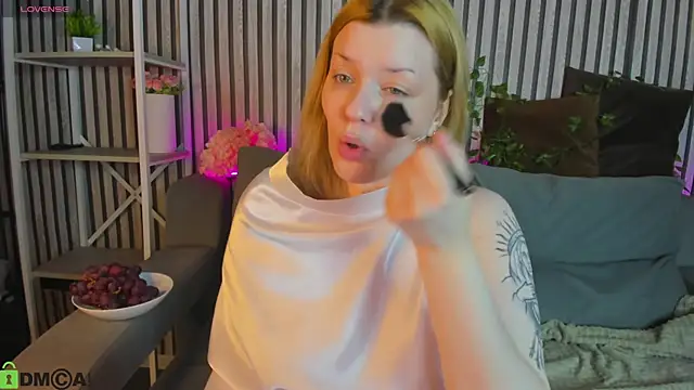 Michele Greenn online show from 04-11-26, 01:10