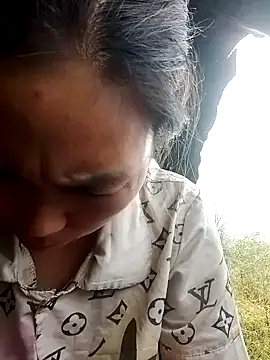 Snapshot of cicnci chatting on 10-25-25, 02:30 cicnci online show from 10-25-25, 02:30