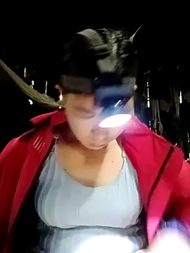 Snapshot of cicnci chatting on 10-28-25, 01:42 cicnci online show from 10-28-25, 01:42