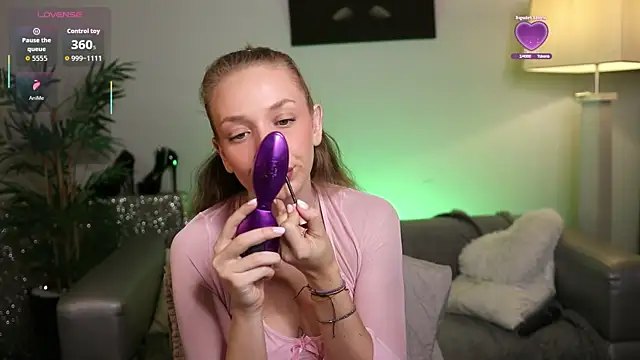 NovaHollisx online show from 11-14-25, 05:39