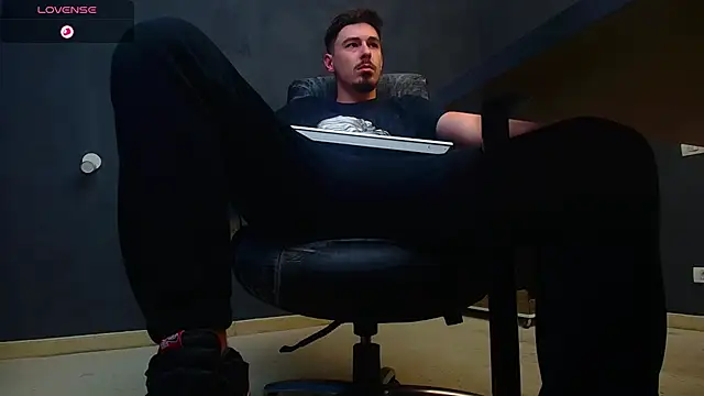 EnzoRace online show from 10-04-25, 05:05