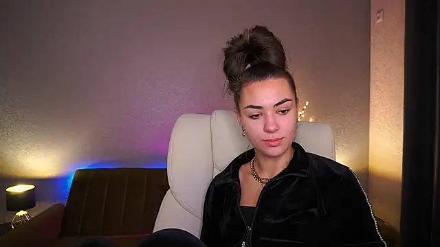 Snapshot of EricaSin chatting on 10-25-25, 05:59 EricaSin online show from 10-25-25, 05:59