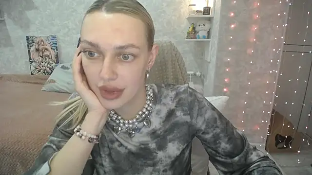 Snapshot of NickyAdamidi chatting on 10-21-25, 04:30 NickyAdamidi online show from 10-21-25, 04:30
