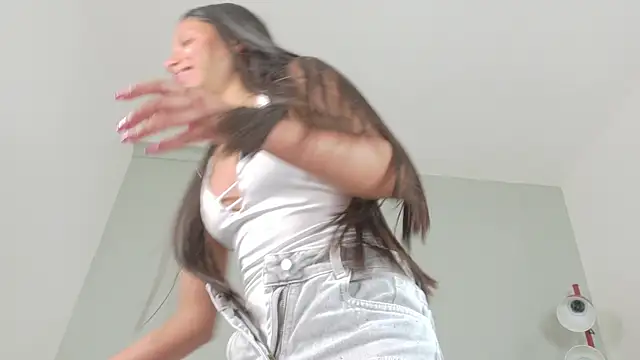 Snapshot of SamaGrey__ chatting on 10-12-25, 02:54 SamaGrey online show from 10-12-25, 02:54