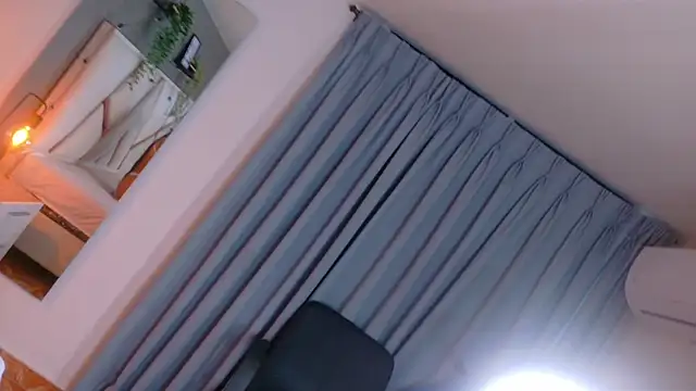 Snapshot of SamaGrey__ chatting on 10-19-25, 12:06 SamaGrey online show from 10-19-25, 12:06