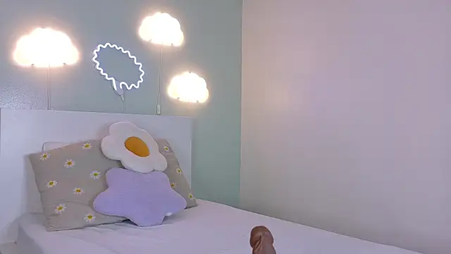 Snapshot of SamaGrey__ chatting on 11-28-25, 11:46 SamaGrey online show from 11-28-25, 11:46