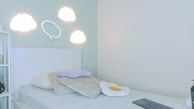 Snapshot of SamaGrey__ chatting on 12-15-25, 11:36 SamaGrey online show from 12-15-25, 11:36