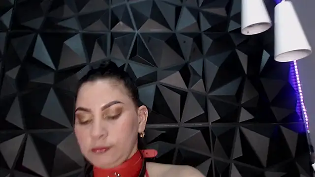 Snapshot of helenasaenz chatting on 10-29-25, 12:40 helenasaenz online show from 10-29-25, 12:40