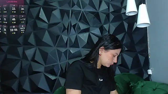 Snapshot of helenasaenz chatting on 11-24-25, 12:16 helenasaenz online show from 11-24-25, 12:16