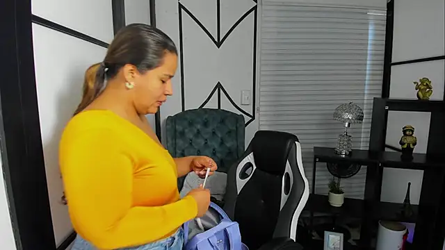 Snapshot of ElaBourn_ chatting on 09-29-25, 12:54 ElaBourn  online show from 09-29-25, 12:54