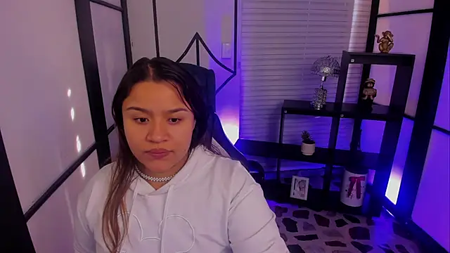 Snapshot of ElaBourn_ chatting on 10-09-25, 12:36 ElaBourn  online show from 10-09-25, 12:36