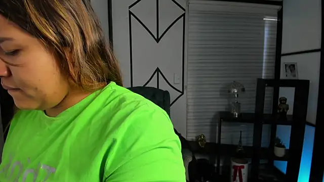 Snapshot of ElaBourn_ chatting on 10-25-25, 01:18 ElaBourn  online show from 10-25-25, 01:18