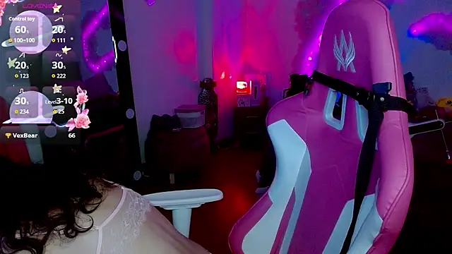 Snapshot of larah_uwu chatting on 11-04-25, 06:51 larah uwu online show from 11-04-25, 06:51