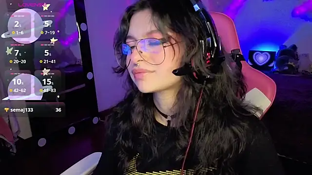 Snapshot of larah_uwu chatting on 11-08-25, 08:18 larah uwu online show from 11-08-25, 08:18