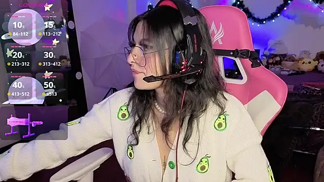 Snapshot of larah_uwu chatting on 12-15-25, 07:29 larah uwu online show from 12-15-25, 07:29