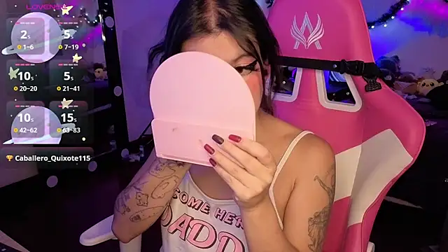 Snapshot of larah_uwu chatting on 12-18-25, 07:53 larah uwu online show from 12-18-25, 07:53